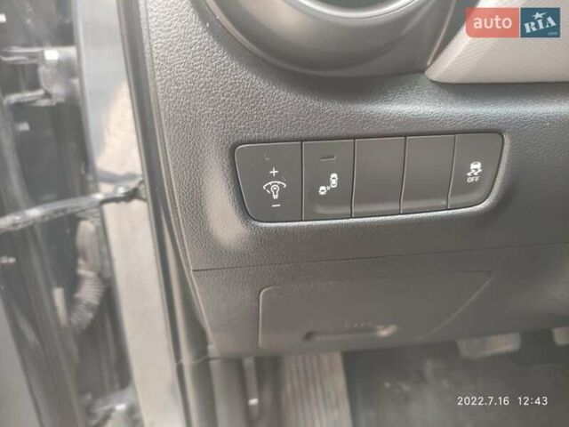 Сірий Хендай Kona, об'ємом двигуна 2 л та пробігом 86 тис. км за 15800 $, фото 13 на Automoto.ua