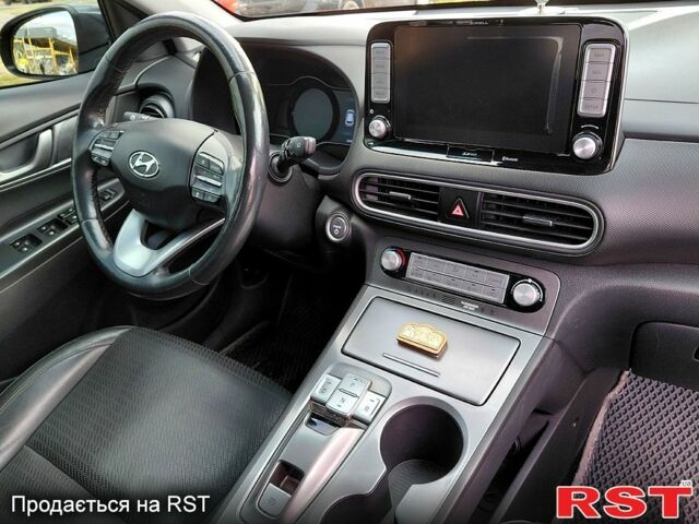 Сірий Хендай Kona, об'ємом двигуна 0 л та пробігом 109 тис. км за 17500 $, фото 2 на Automoto.ua