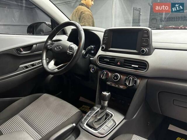 Сірий Хендай Kona, об'ємом двигуна 2 л та пробігом 55 тис. км за 15800 $, фото 21 на Automoto.ua