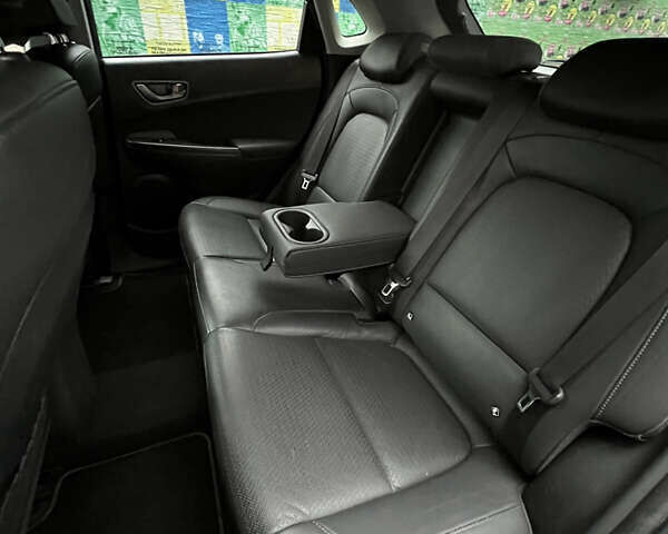 Сірий Хендай Kona, об'ємом двигуна 0 л та пробігом 113 тис. км за 17000 $, фото 28 на Automoto.ua