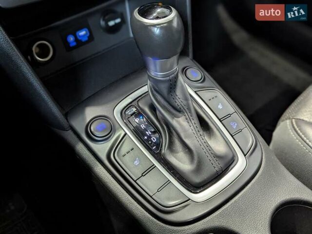 Сірий Хендай Kona, об'ємом двигуна 1.59 л та пробігом 75 тис. км за 15500 $, фото 23 на Automoto.ua