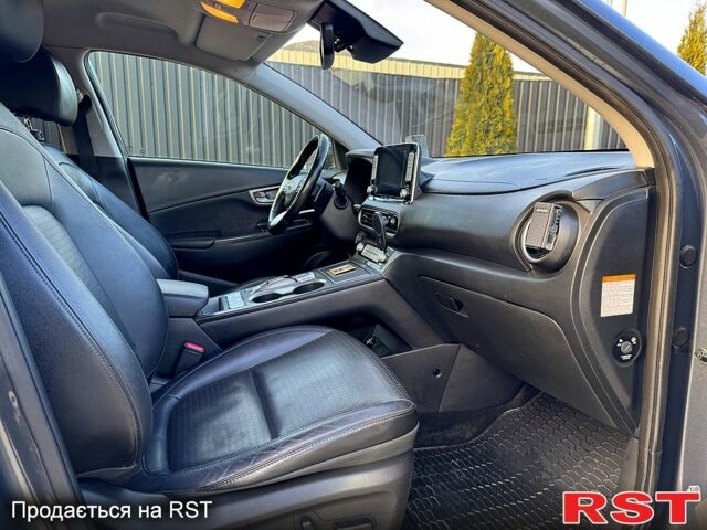 Сірий Хендай Kona, об'ємом двигуна 0.15 л та пробігом 111 тис. км за 17500 $, фото 7 на Automoto.ua