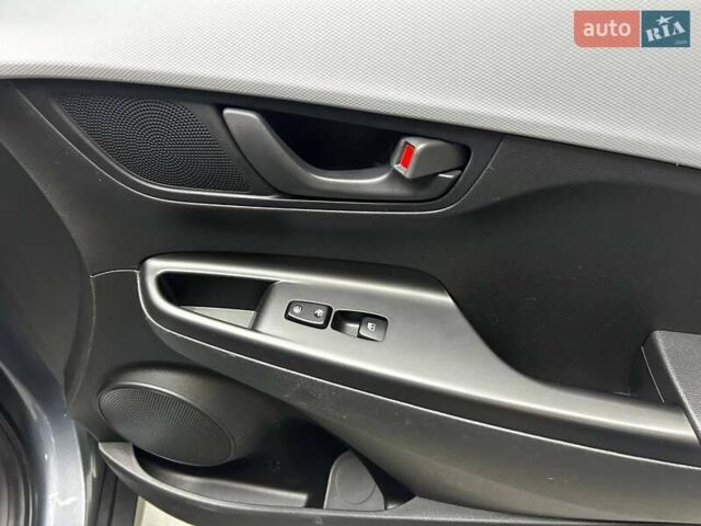 Сірий Хендай Kona, об'ємом двигуна 2 л та пробігом 55 тис. км за 15800 $, фото 19 на Automoto.ua