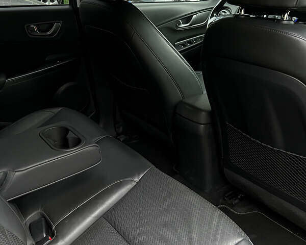 Сірий Хендай Kona, об'ємом двигуна 0 л та пробігом 113 тис. км за 17000 $, фото 30 на Automoto.ua