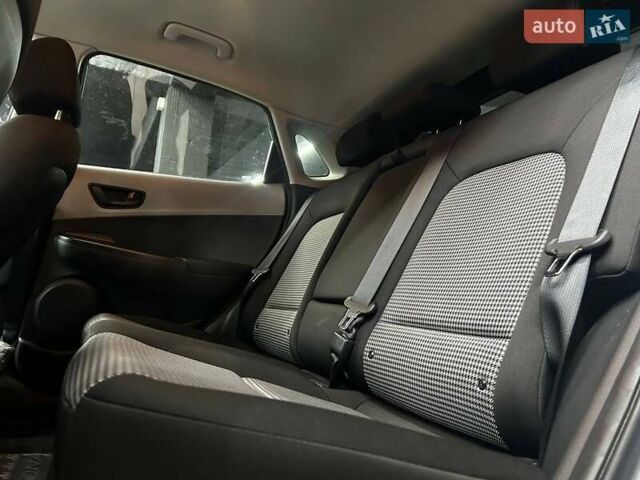 Сірий Хендай Kona, об'ємом двигуна 2 л та пробігом 55 тис. км за 15800 $, фото 11 на Automoto.ua