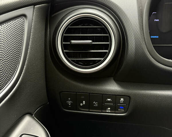 Сірий Хендай Kona, об'ємом двигуна 0 л та пробігом 114 тис. км за 17000 $, фото 9 на Automoto.ua