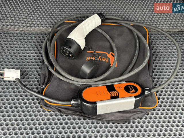 Сірий Хендай Kona, об'ємом двигуна 0 л та пробігом 114 тис. км за 17000 $, фото 2 на Automoto.ua