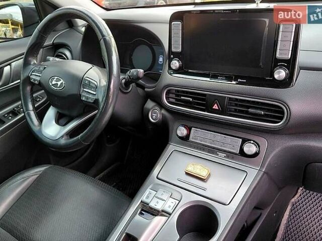 Сірий Хендай Kona, об'ємом двигуна 0 л та пробігом 109 тис. км за 17500 $, фото 1 на Automoto.ua