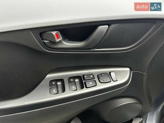 Сірий Хендай Kona, об'ємом двигуна 2 л та пробігом 55 тис. км за 15800 $, фото 7 на Automoto.ua