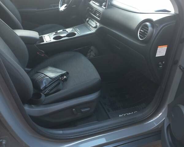 Сірий Хендай Kona, об'ємом двигуна 0 л та пробігом 115 тис. км за 17300 $, фото 13 на Automoto.ua