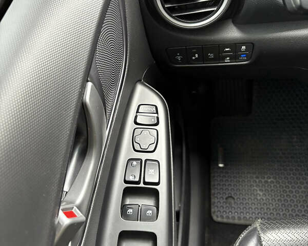 Сірий Хендай Kona, об'ємом двигуна 0 л та пробігом 114 тис. км за 17000 $, фото 7 на Automoto.ua