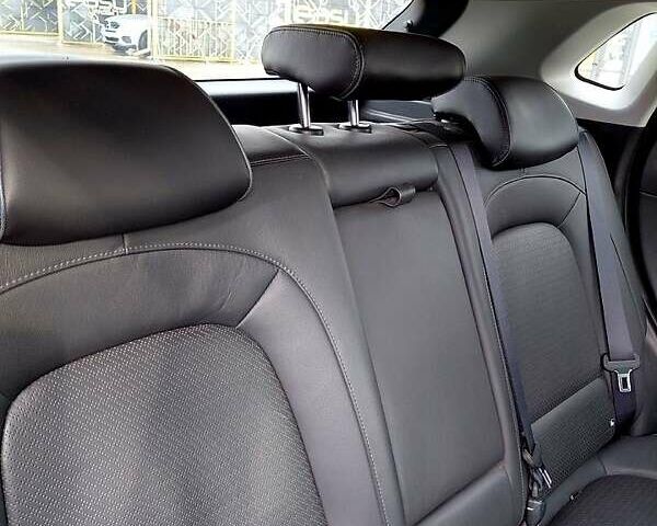 Сірий Хендай Kona, об'ємом двигуна 0 л та пробігом 109 тис. км за 17500 $, фото 4 на Automoto.ua