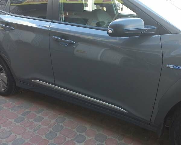 Сірий Хендай Kona, об'ємом двигуна 0 л та пробігом 115 тис. км за 17300 $, фото 5 на Automoto.ua