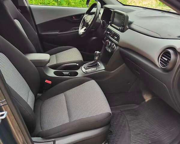 Сірий Хендай Kona, об'ємом двигуна 2 л та пробігом 90 тис. км за 16500 $, фото 7 на Automoto.ua