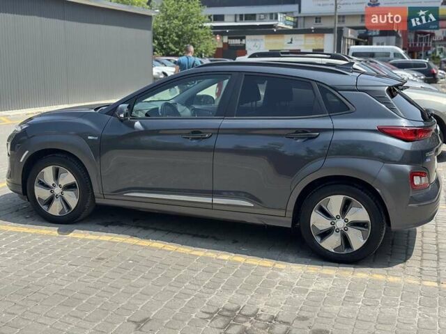 Серый Хендай Kona, объемом двигателя 0 л и пробегом 82 тыс. км за 22000 $, фото 6 на Automoto.ua