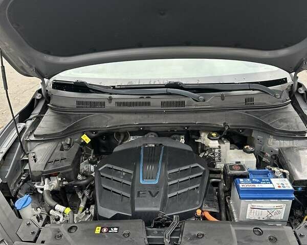 Серый Хендай Kona, объемом двигателя 0 л и пробегом 120 тыс. км за 16500 $, фото 16 на Automoto.ua