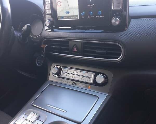 Сірий Хендай Kona, об'ємом двигуна 0 л та пробігом 115 тис. км за 17300 $, фото 12 на Automoto.ua