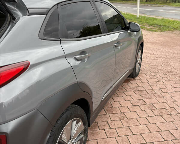 Сірий Хендай Kona, об'ємом двигуна 0 л та пробігом 114 тис. км за 17000 $, фото 30 на Automoto.ua