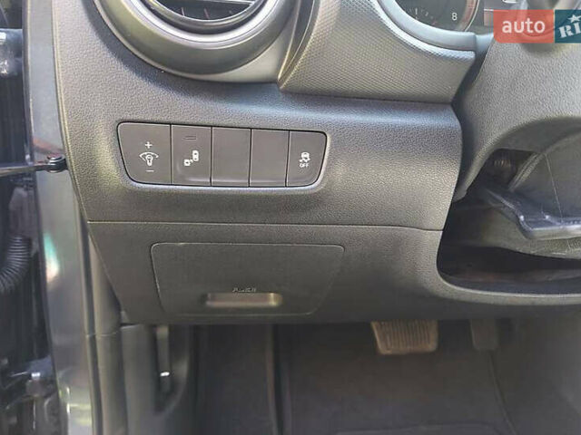 Сірий Хендай Kona, об'ємом двигуна 2 л та пробігом 79 тис. км за 13300 $, фото 10 на Automoto.ua