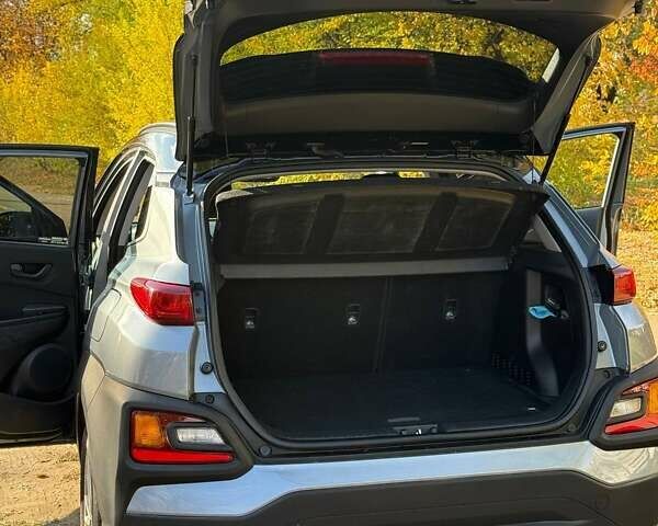 Хендай Kona 2018 в Харькове на Automoto.ua Серый Хендай Kona, объемом двигателя 2 л и пробегом 110 тыс. км за 14500 $, фото 11 на Automoto.ua