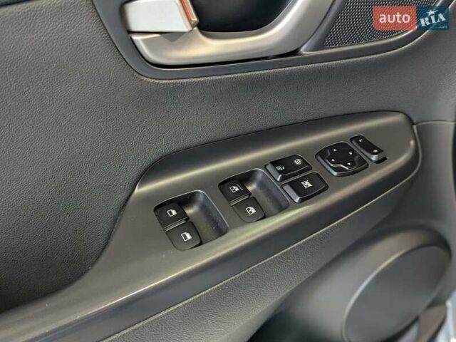 Сірий Хендай Kona, об'ємом двигуна 1.59 л та пробігом 75 тис. км за 15500 $, фото 17 на Automoto.ua