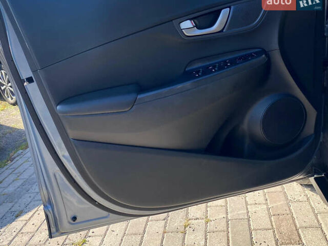 Серый Хендай Kona, объемом двигателя 1.6 л и пробегом 152 тыс. км за 15800 $, фото 24 на Automoto.ua