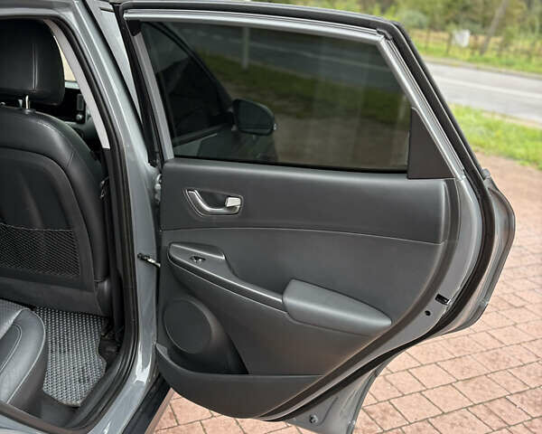 Сірий Хендай Kona, об'ємом двигуна 0 л та пробігом 114 тис. км за 17000 $, фото 29 на Automoto.ua