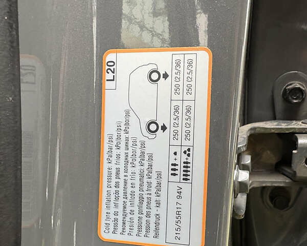 Сірий Хендай Kona, об'ємом двигуна 0 л та пробігом 114 тис. км за 17000 $, фото 3 на Automoto.ua