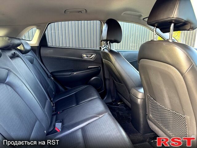 Сірий Хендай Kona, об'ємом двигуна 0.15 л та пробігом 111 тис. км за 17500 $, фото 6 на Automoto.ua