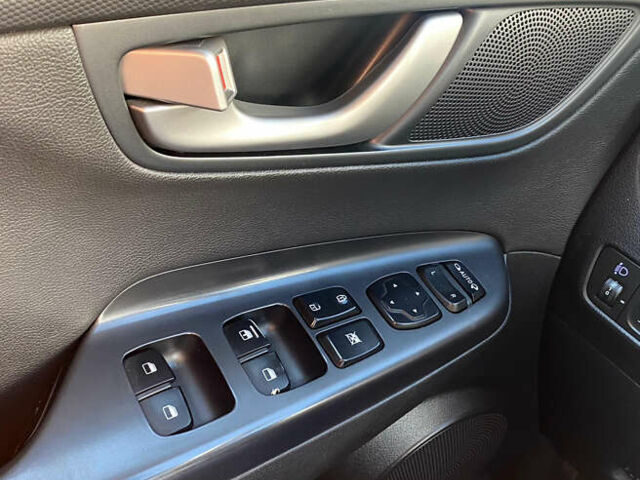 Серый Хендай Kona, объемом двигателя 1.6 л и пробегом 152 тыс. км за 15800 $, фото 14 на Automoto.ua