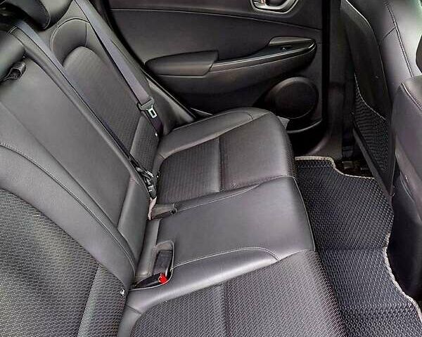 Сірий Хендай Kona, об'ємом двигуна 0 л та пробігом 109 тис. км за 17500 $, фото 3 на Automoto.ua