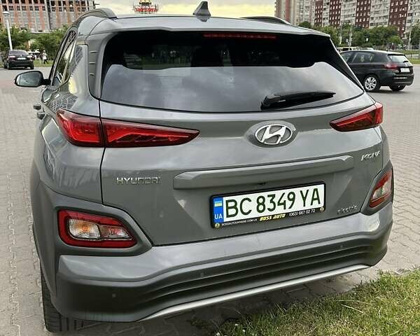 Серый Хендай Kona, объемом двигателя 0 л и пробегом 120 тыс. км за 16500 $, фото 1 на Automoto.ua
