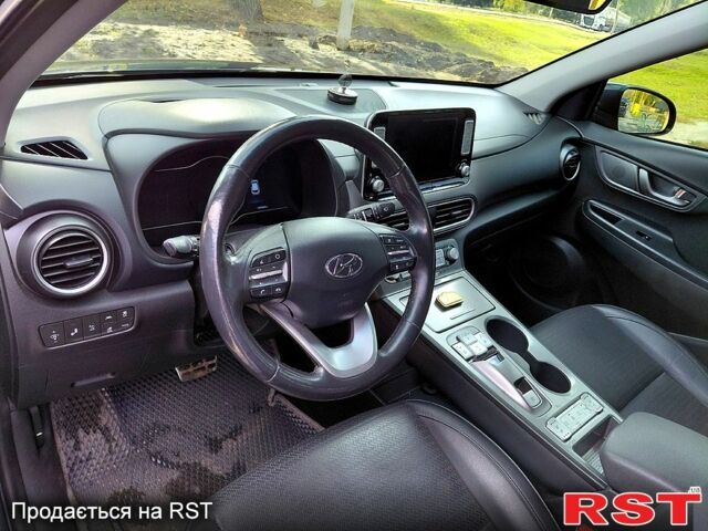 Сірий Хендай Kona, об'ємом двигуна 0 л та пробігом 109 тис. км за 17500 $, фото 4 на Automoto.ua