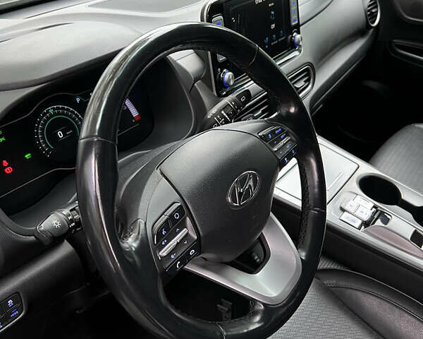 Сірий Хендай Kona, об'ємом двигуна 0 л та пробігом 113 тис. км за 17000 $, фото 22 на Automoto.ua