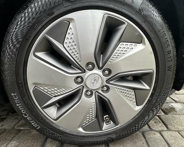 Серый Хендай Kona, объемом двигателя 0 л и пробегом 120 тыс. км за 16500 $, фото 11 на Automoto.ua