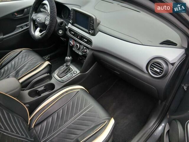 Серый Хендай Kona, объемом двигателя 2 л и пробегом 20 тыс. км за 16000 $, фото 10 на Automoto.ua