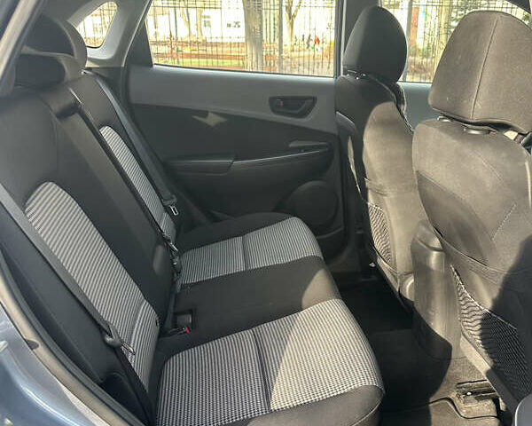 Серый Хендай Kona, объемом двигателя 2 л и пробегом 40 тыс. км за 18000 $, фото 3 на Automoto.ua