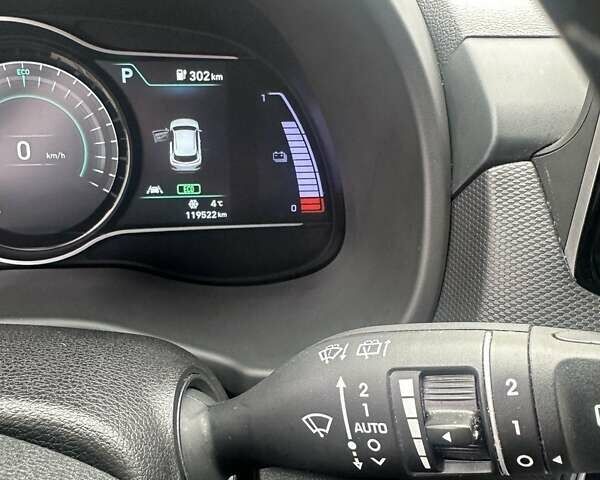 Серый Хендай Kona, объемом двигателя 0 л и пробегом 120 тыс. км за 16500 $, фото 13 на Automoto.ua