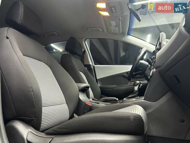 Сірий Хендай Kona, об'ємом двигуна 2 л та пробігом 55 тис. км за 15800 $, фото 22 на Automoto.ua