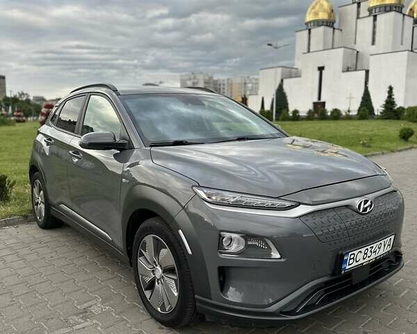 Серый Хендай Kona, объемом двигателя 0 л и пробегом 120 тыс. км за 16500 $, фото 4 на Automoto.ua
