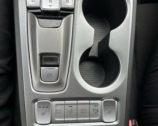 Серый Хендай Kona, объемом двигателя 0 л и пробегом 120 тыс. км за 16500 $, фото 17 на Automoto.ua