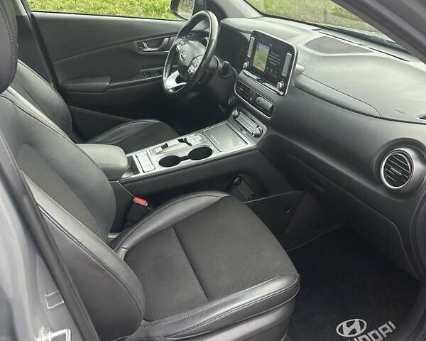 Серый Хендай Kona, объемом двигателя 0 л и пробегом 120 тыс. км за 16500 $, фото 14 на Automoto.ua