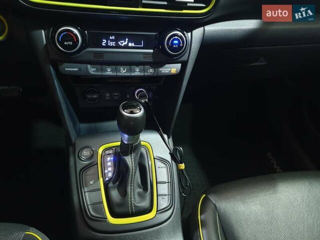 Серый Хендай Kona, объемом двигателя 1.59 л и пробегом 70 тыс. км за 18700 $, фото 6 на Automoto.ua