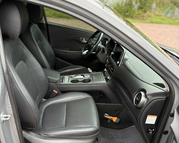 Сірий Хендай Kona, об'ємом двигуна 0 л та пробігом 114 тис. км за 17000 $, фото 28 на Automoto.ua