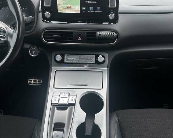 Серый Хендай Kona, объемом двигателя 0 л и пробегом 120 тыс. км за 16500 $, фото 12 на Automoto.ua