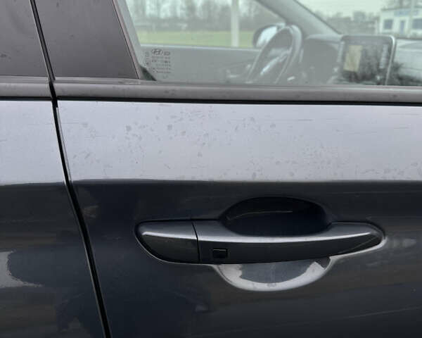 Серый Хендай Kona, объемом двигателя 0 л и пробегом 115 тыс. км за 19000 $, фото 12 на Automoto.ua