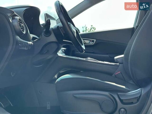 Серый Хендай Kona, объемом двигателя 0 л и пробегом 137 тыс. км за 16700 $, фото 14 на Automoto.ua