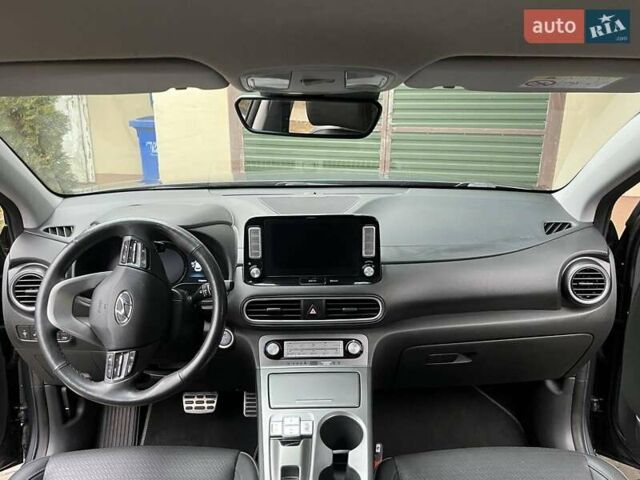 Серый Хендай Kona, объемом двигателя 0 л и пробегом 80 тыс. км за 18900 $, фото 16 на Automoto.ua