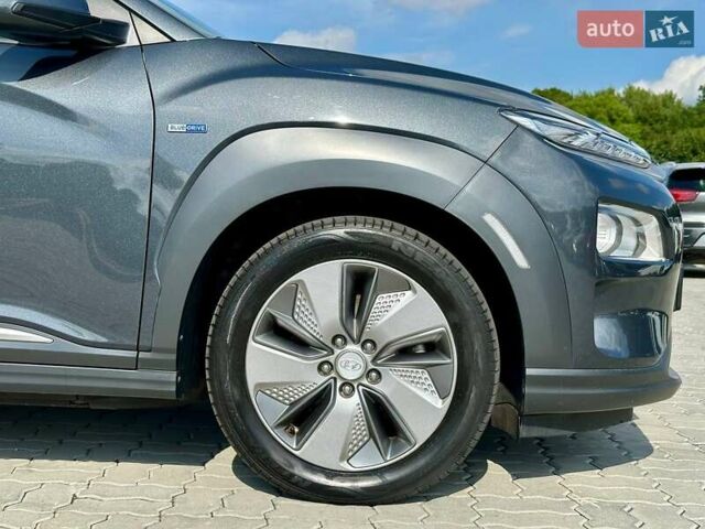 Серый Хендай Kona, объемом двигателя 0 л и пробегом 137 тыс. км за 16700 $, фото 4 на Automoto.ua