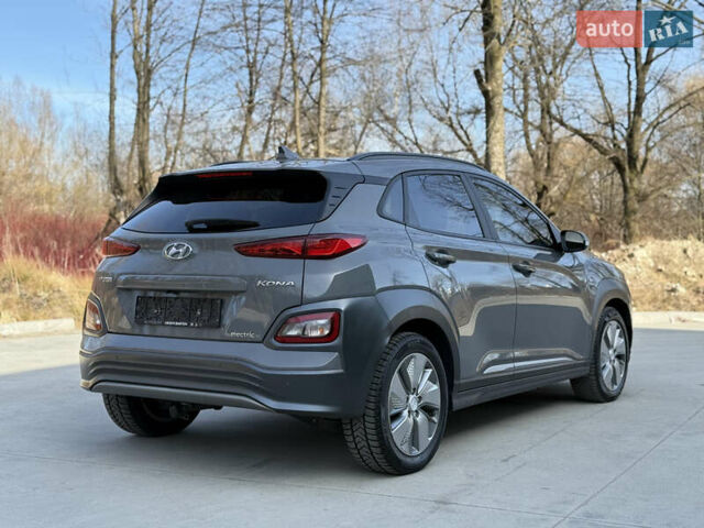 Серый Хендай Kona, объемом двигателя 0 л и пробегом 90 тыс. км за 16750 $, фото 19 на Automoto.ua